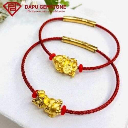 Vòng Dây Đỏ Charm Mèo Thần Tài Vàng 24K